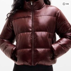 NWT Athleta Halo puffer Jacket in burgundy size small no flaws
